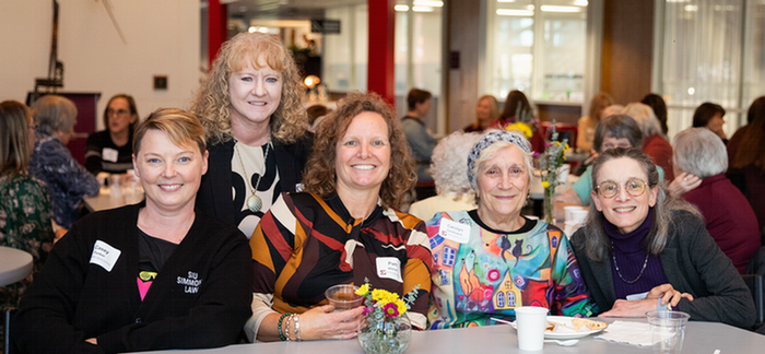 SIU Women's Club eagle-watching lunch group photo of members